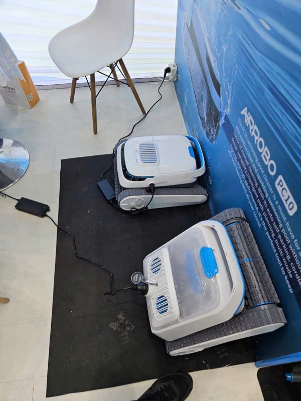 Bàn giao Robot vệ sinh cho anh Tuấn Anh