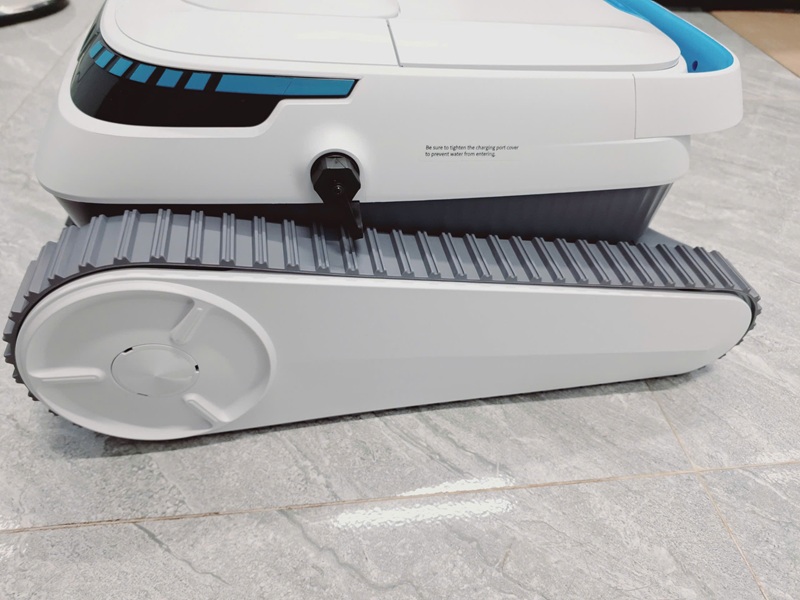 Bàn giao Robot vệ sinh cho anh Tuấn Anh