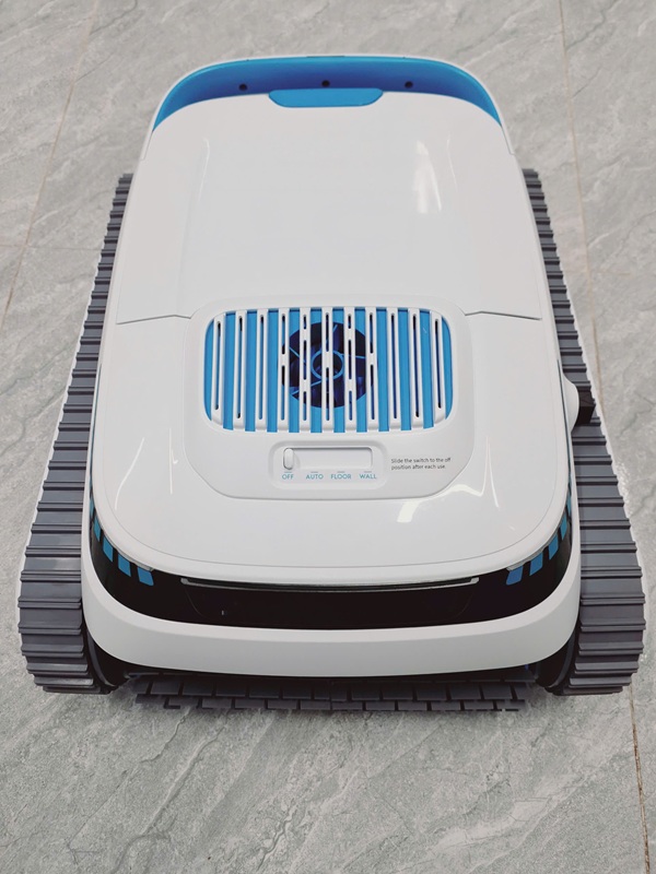 Bàn giao Robot vệ sinh cho anh Tuấn Anh