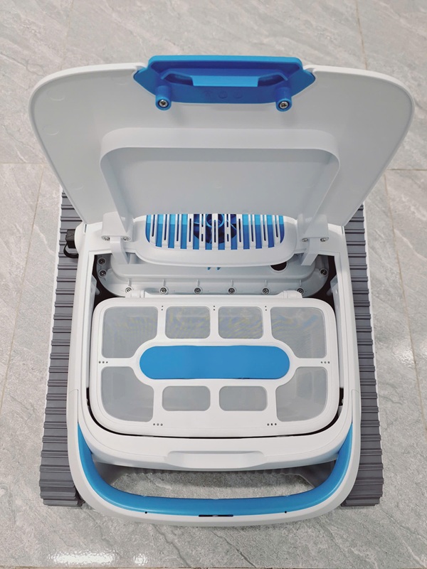 Bàn giao Robot vệ sinh cho anh Tuấn Anh