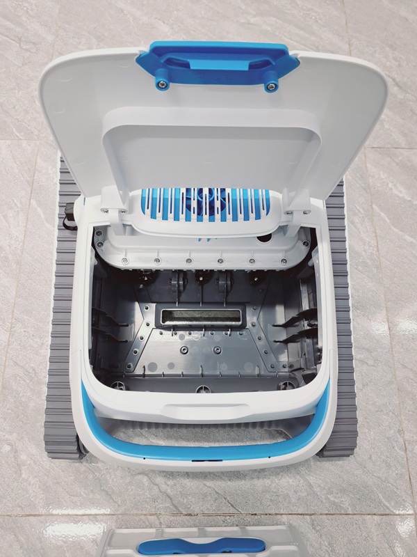 Bàn giao Robot vệ sinh cho anh Tuấn Anh