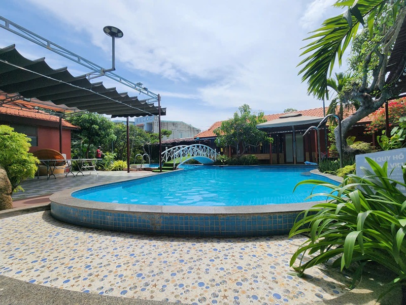 Lắp đặt bộ điện phân muối cho hồ bơi chú Sơn tại Vũng Tàu