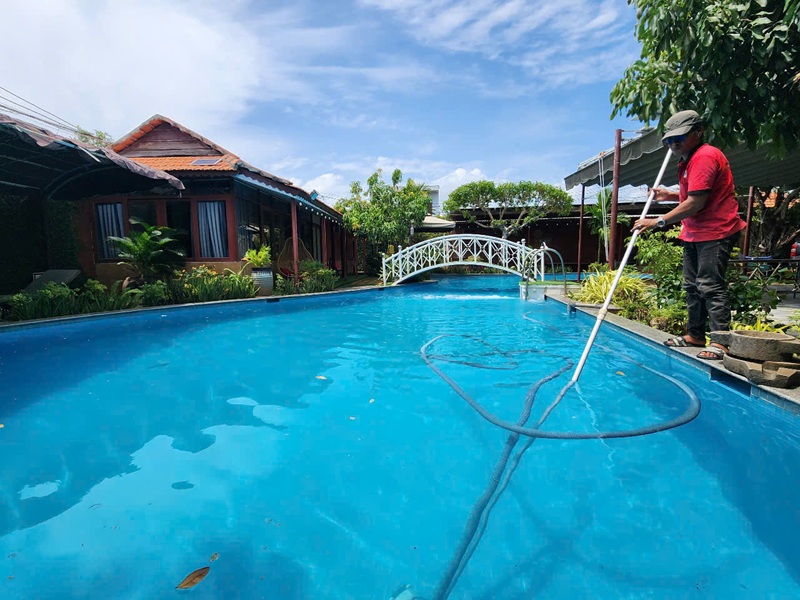 Lắp đặt bộ điện phân muối cho hồ bơi chú Sơn tại Vũng Tàu