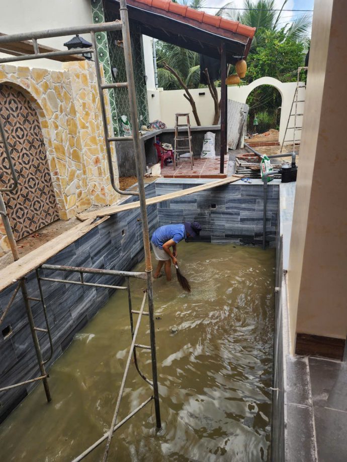 Thi công hồ bơi gia đình chị Thảo