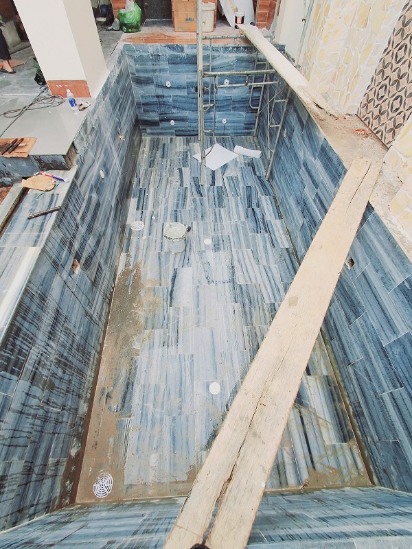 Thi công hồ bơi gia đình chị Thảo